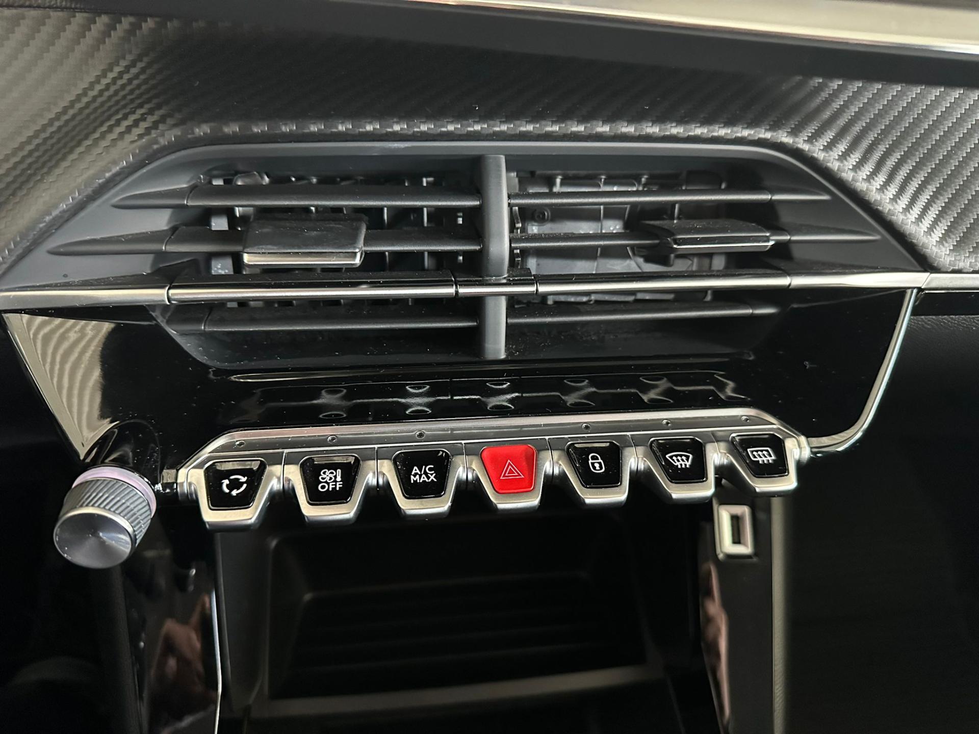 Peugeot 208 hatchback