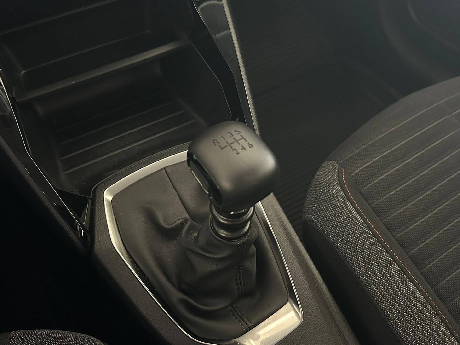 Peugeot 208 hatchback