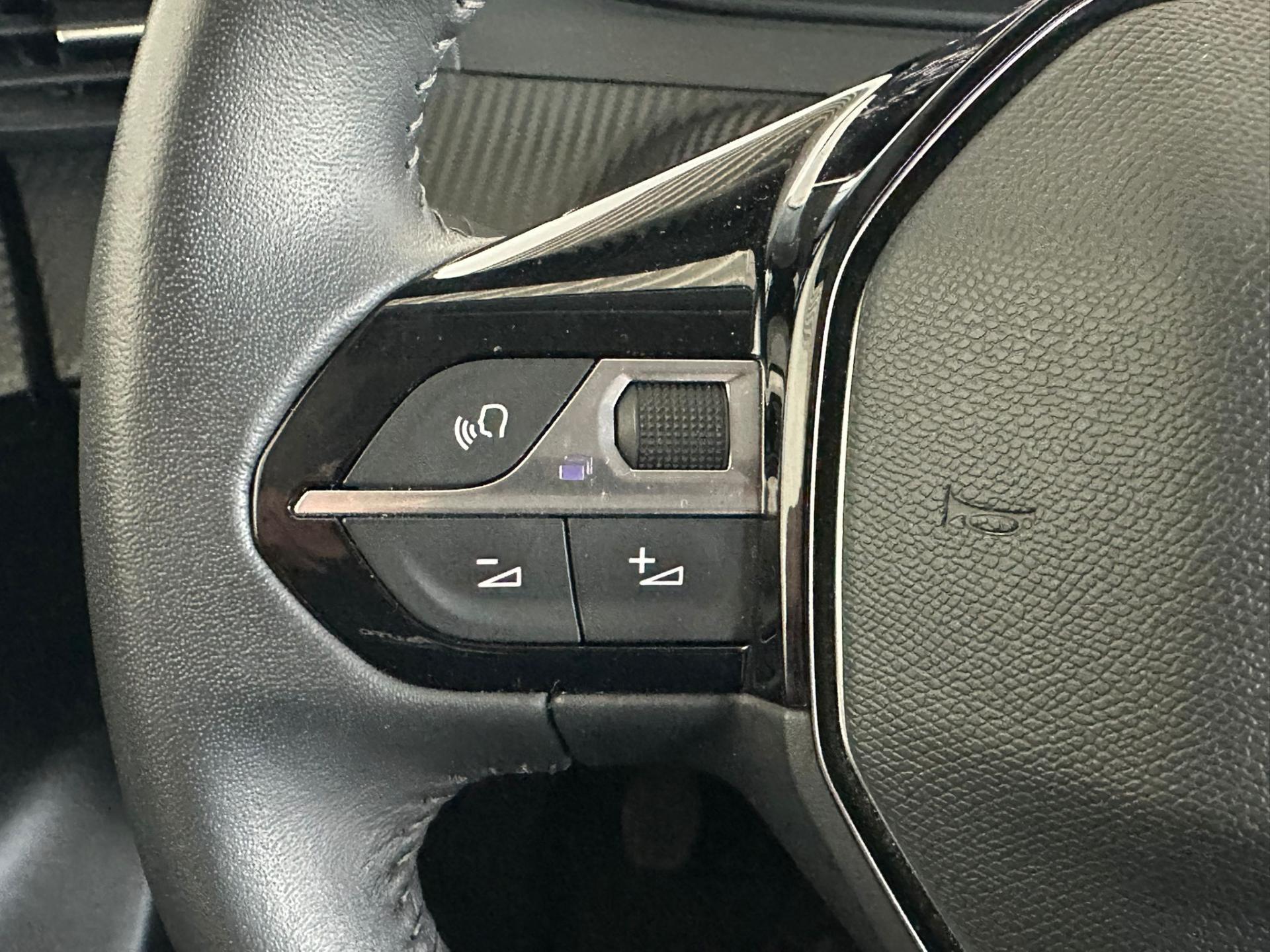 Peugeot 208 hatchback