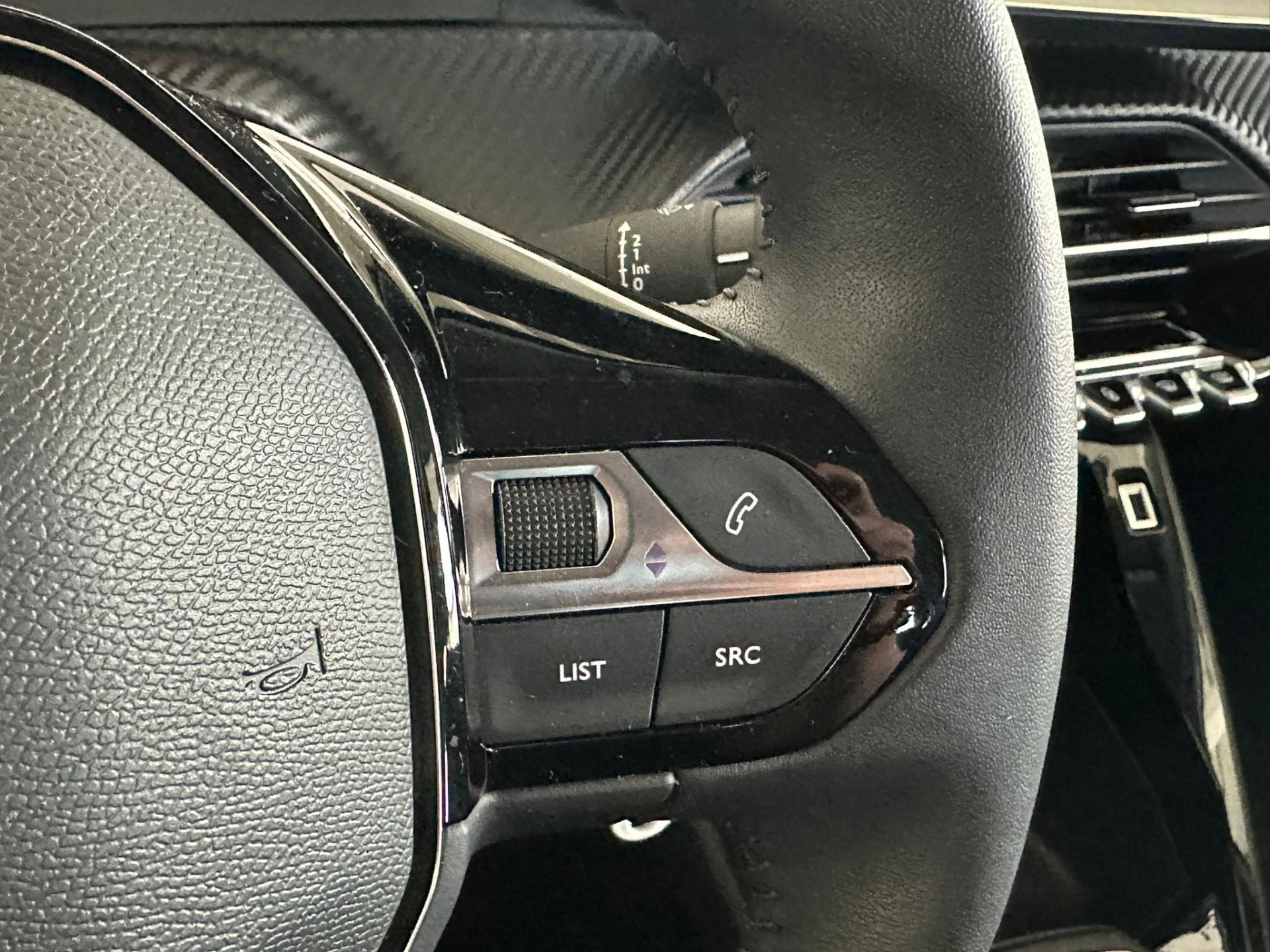 Peugeot 208 hatchback
