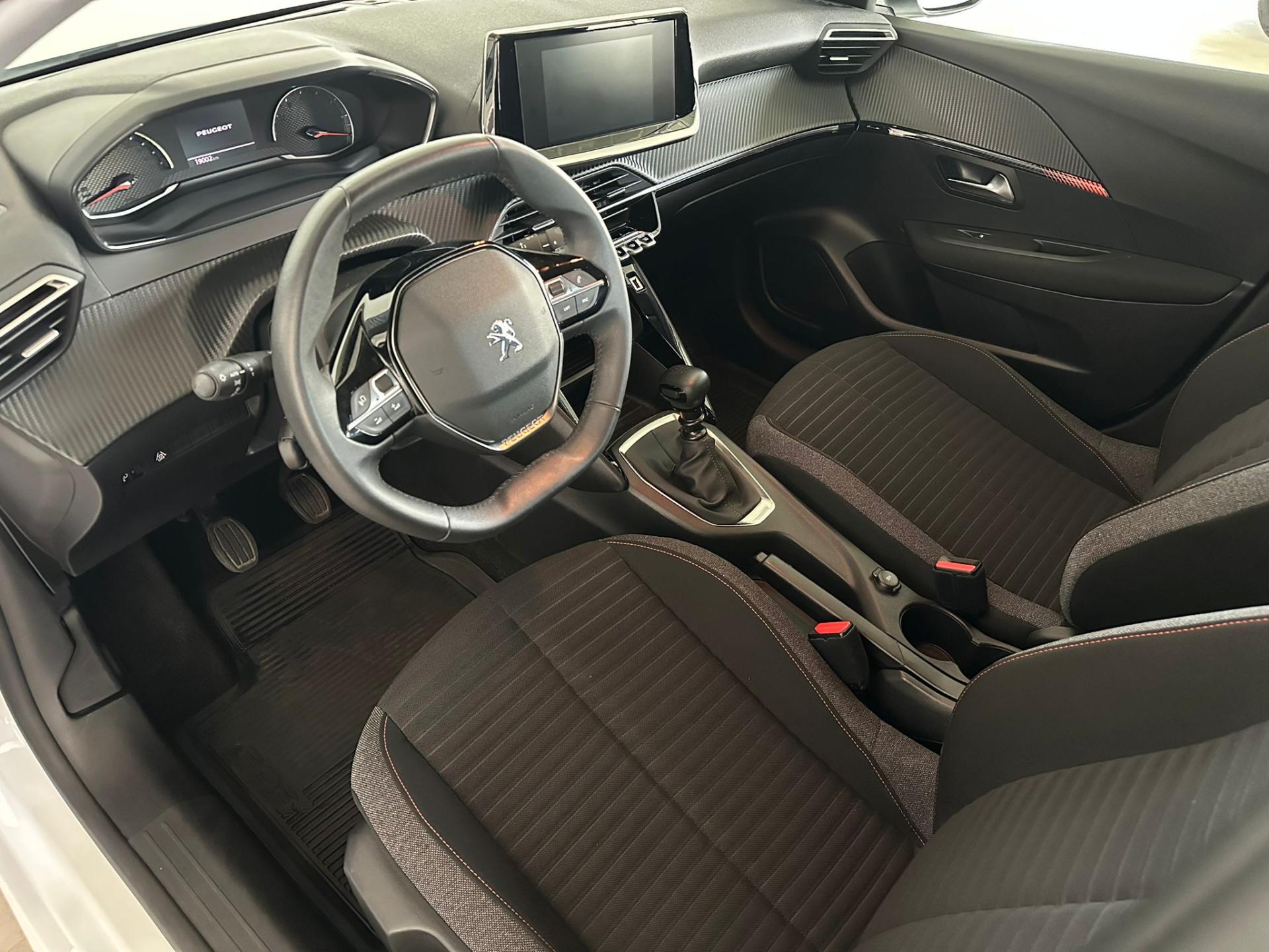Peugeot 208 hatchback