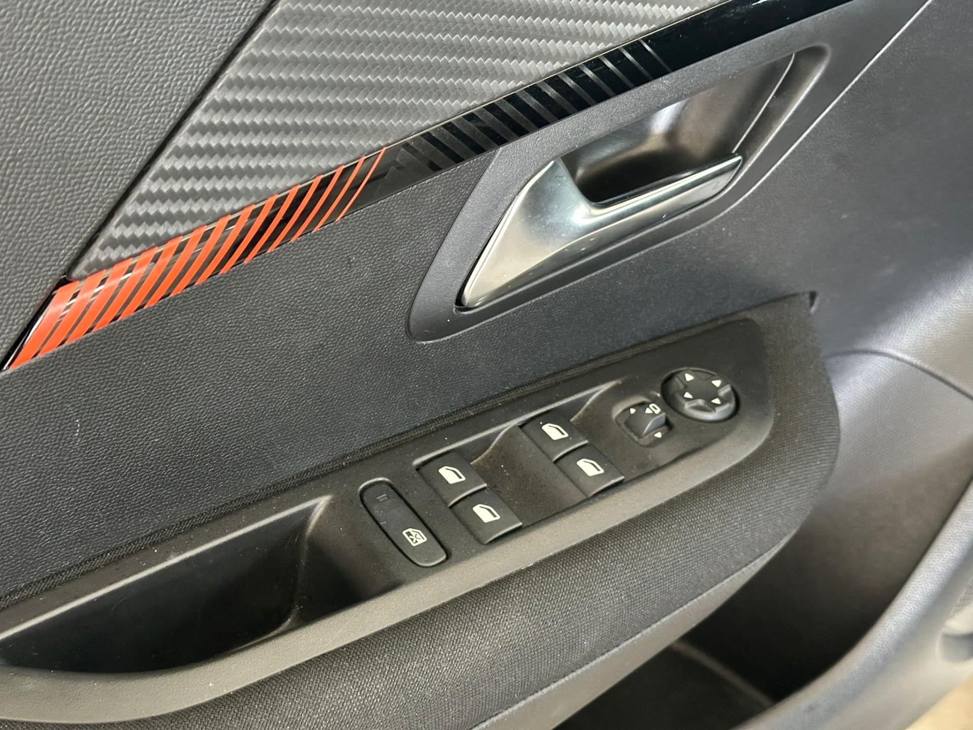 Peugeot 208 hatchback