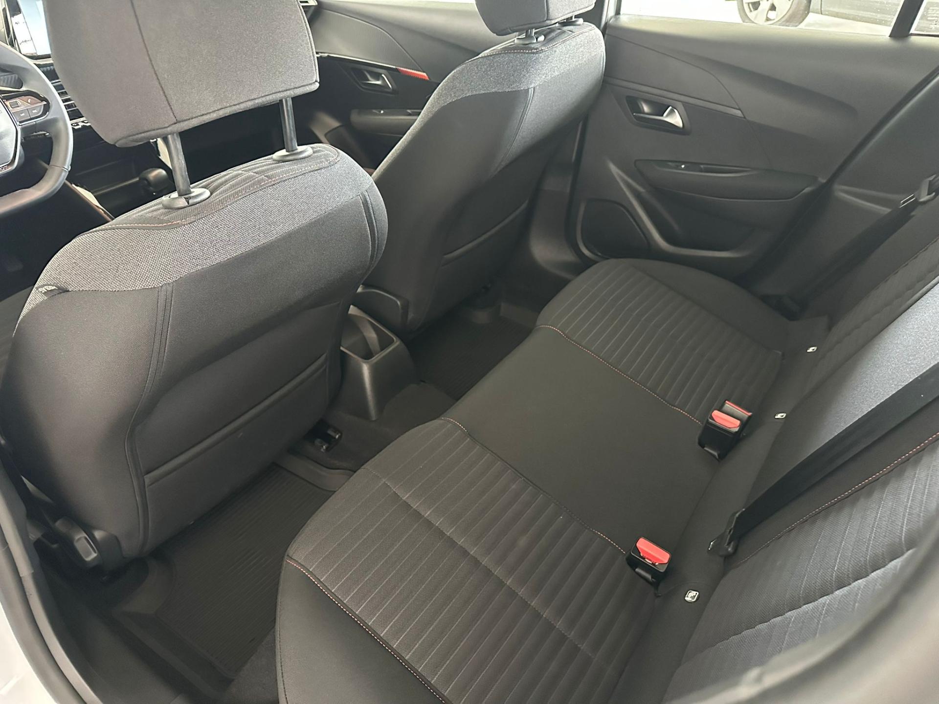 Peugeot 208 hatchback
