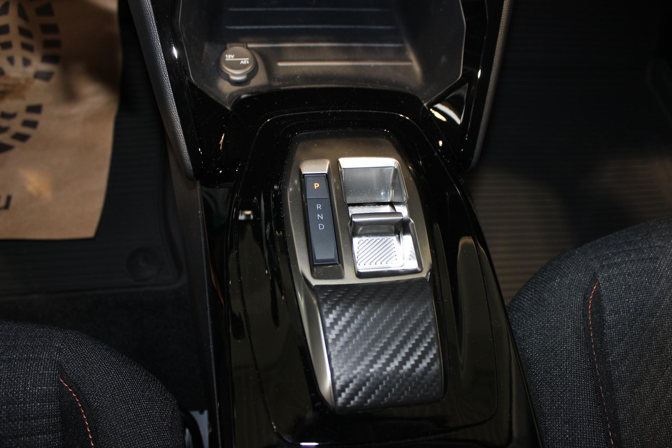 Peugeot 208 hatchback