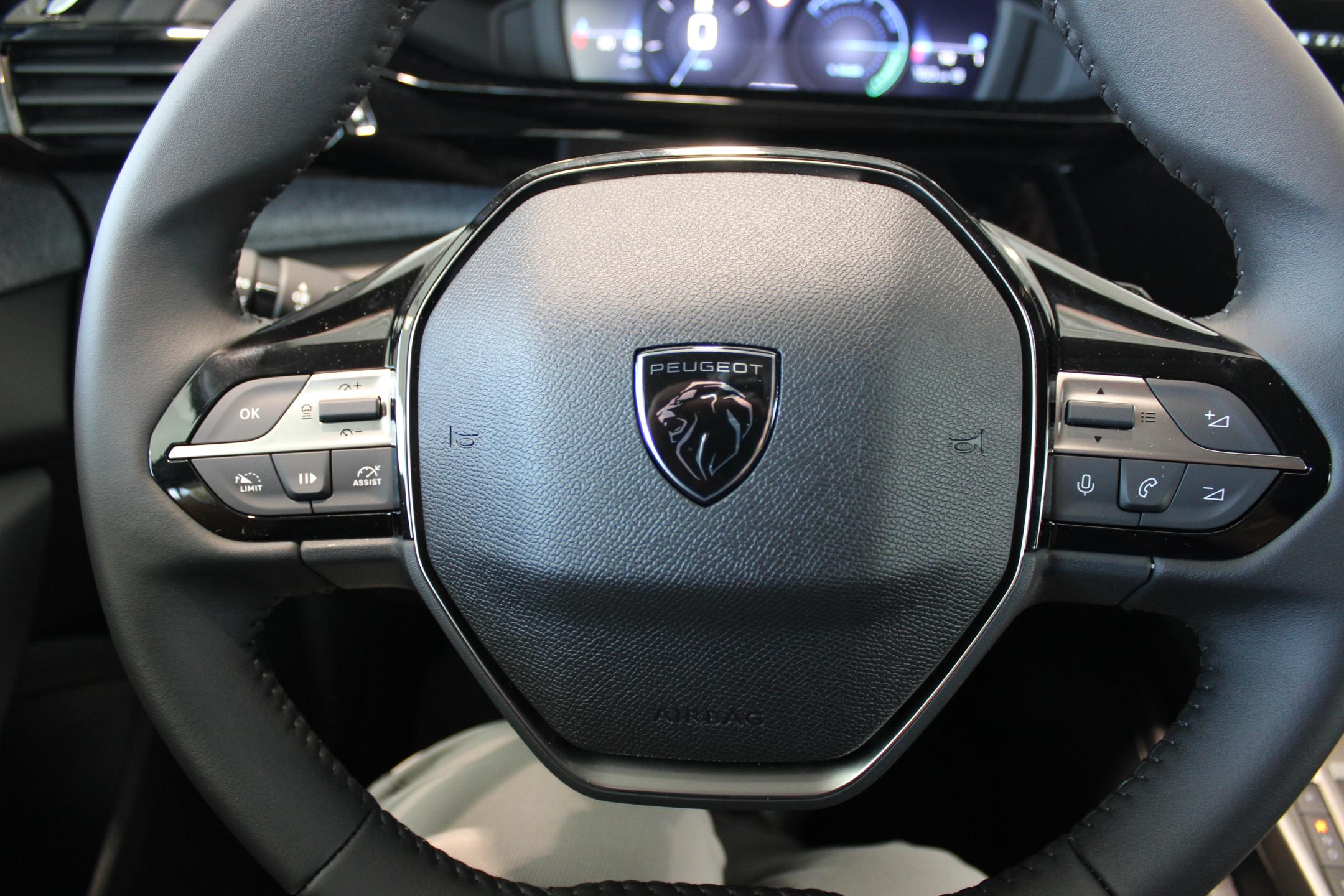 Peugeot 408 SUV