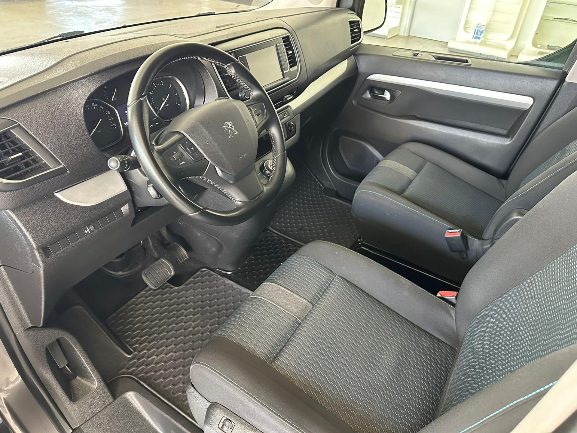 Peugeot Traveller minibus