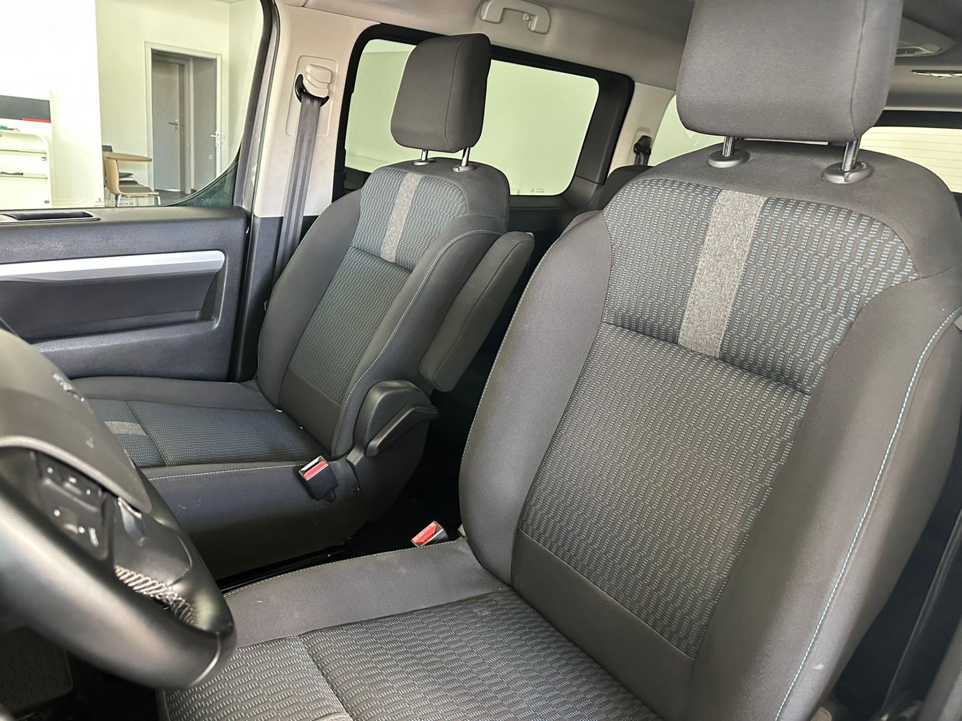 Peugeot Traveller minibus