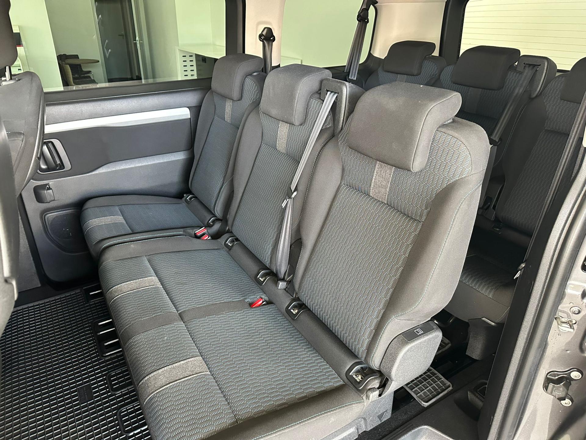 Peugeot Traveller minibus