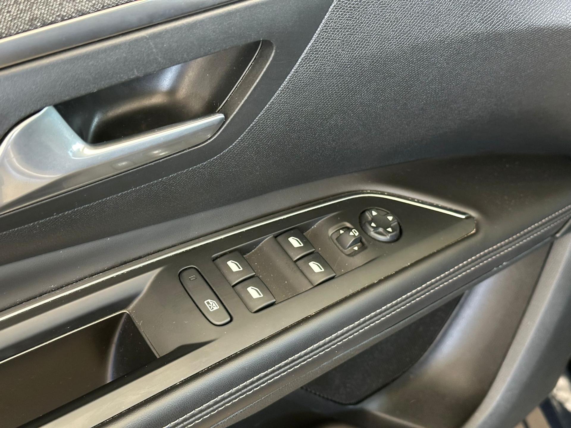 Peugeot 5008 SUV