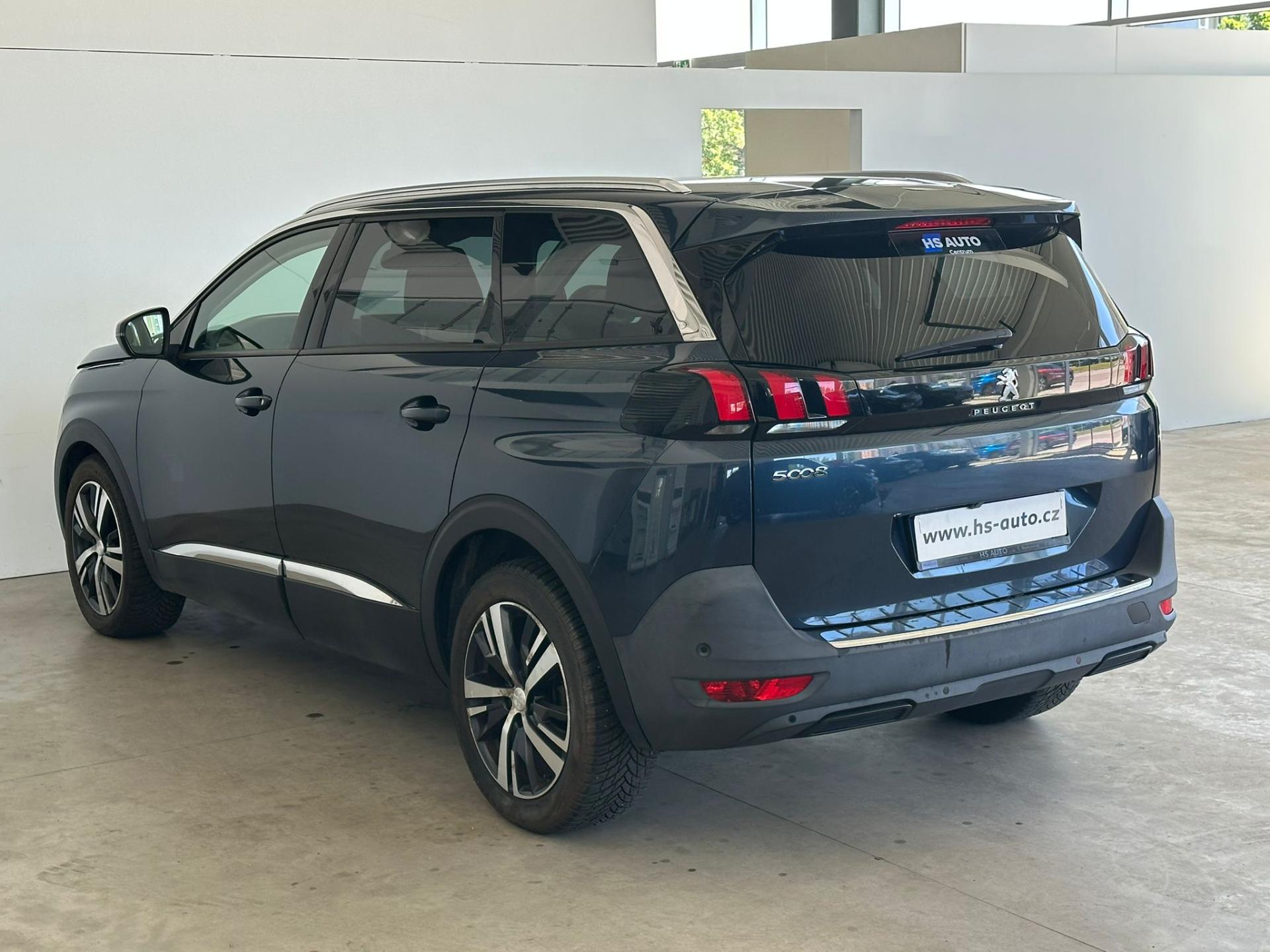 Peugeot 5008 SUV