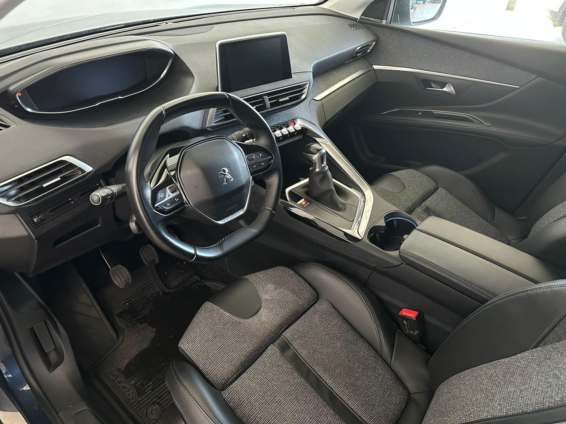 Peugeot 5008 SUV