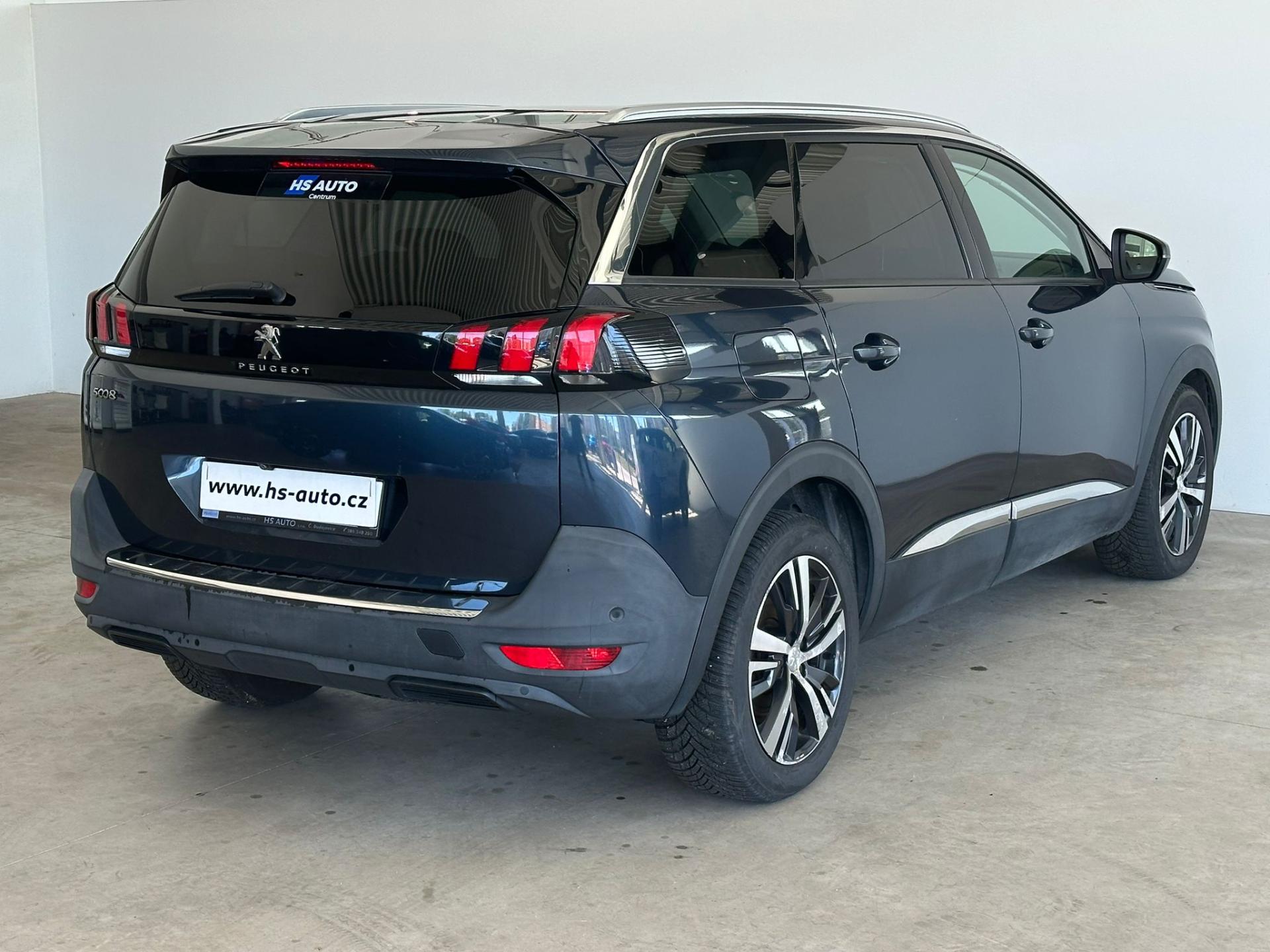 Peugeot 5008 SUV