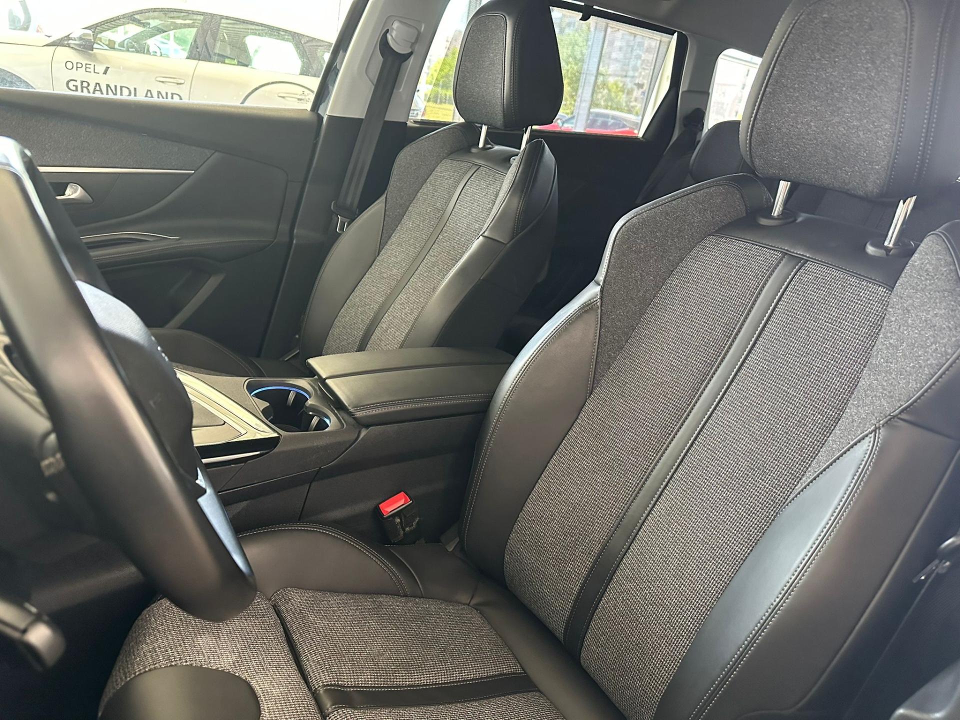 Peugeot 5008 SUV