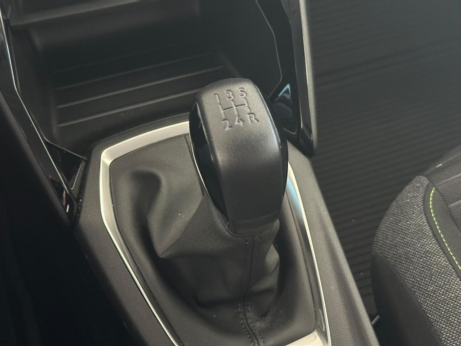 Peugeot 208 hatchback