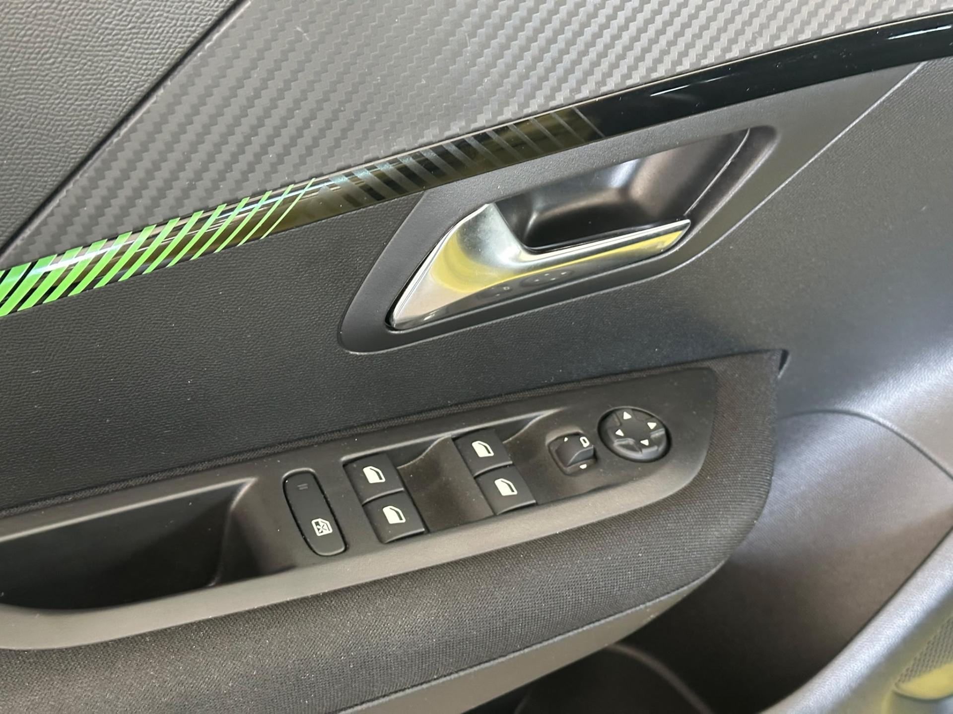 Peugeot 208 hatchback