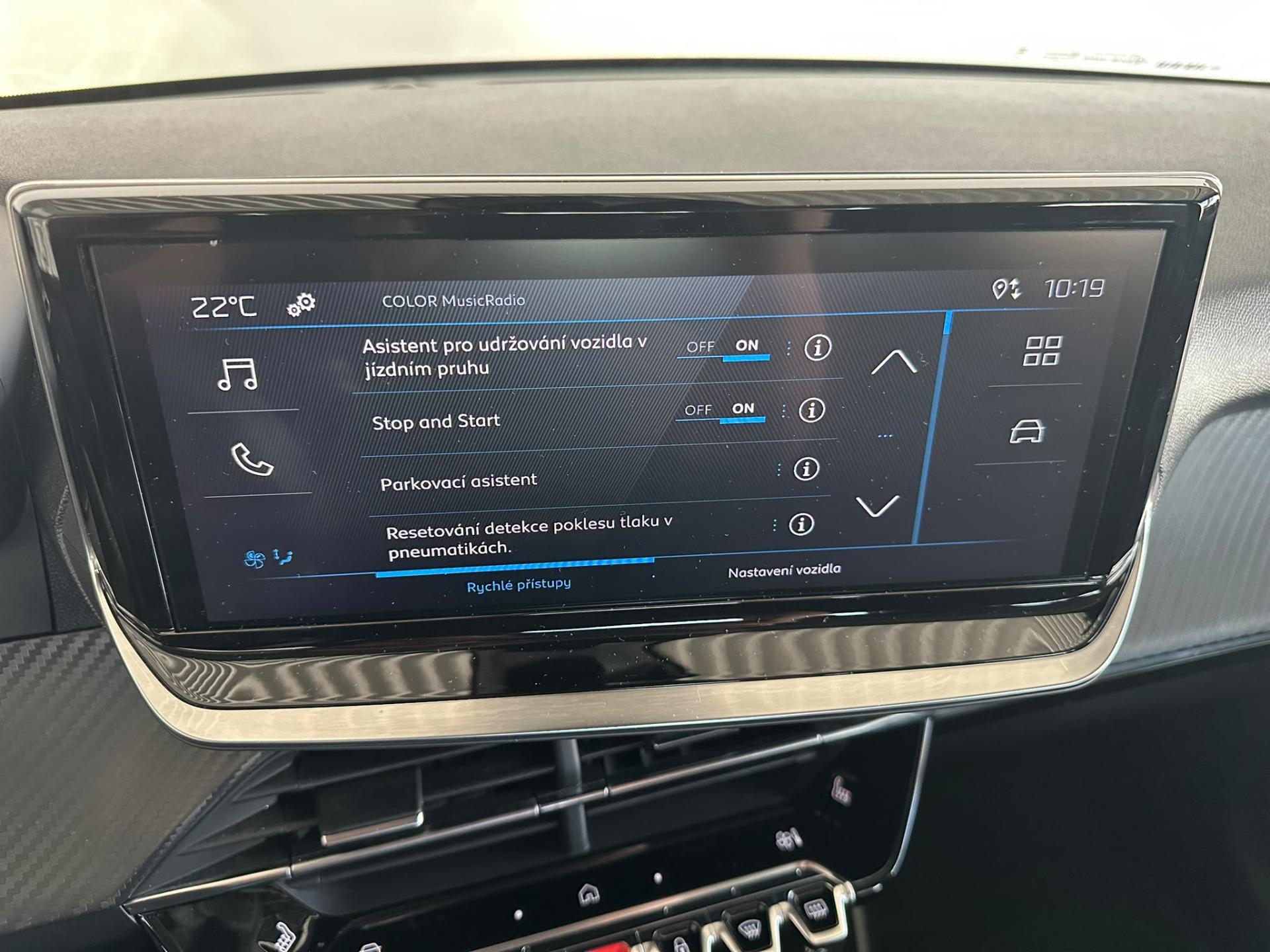Peugeot 208 hatchback