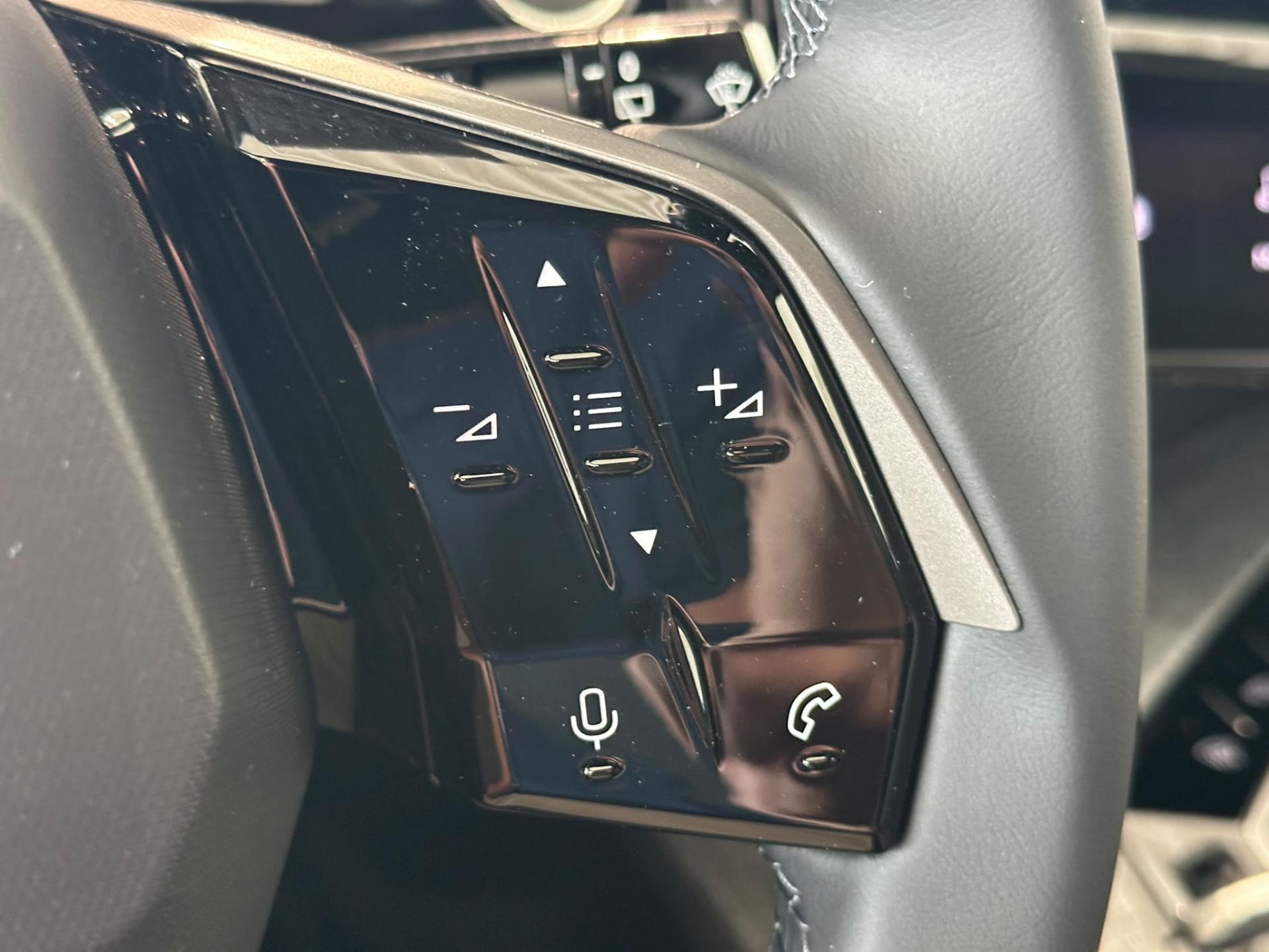 Peugeot 5008 SUV