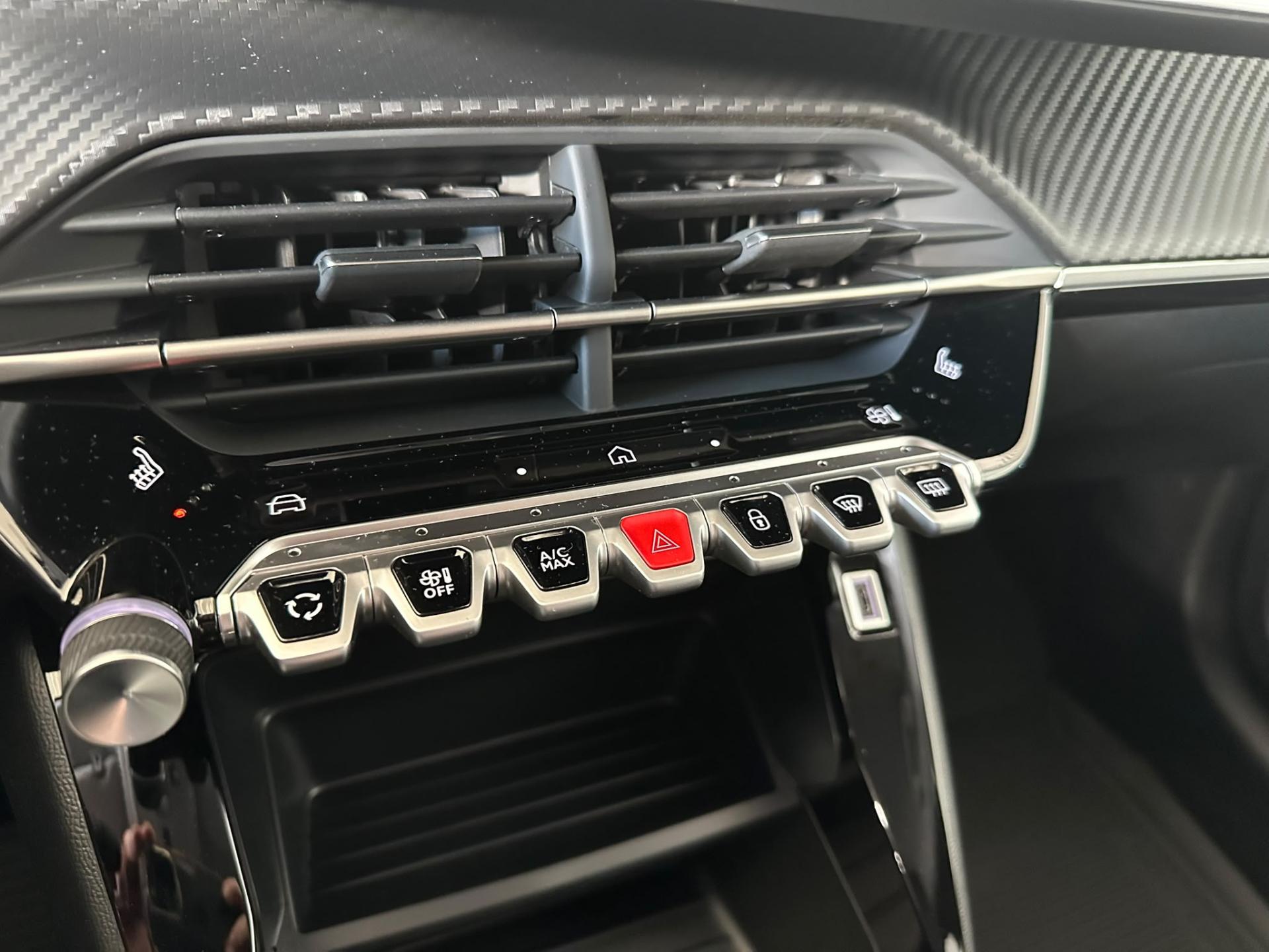 Peugeot 208 hatchback