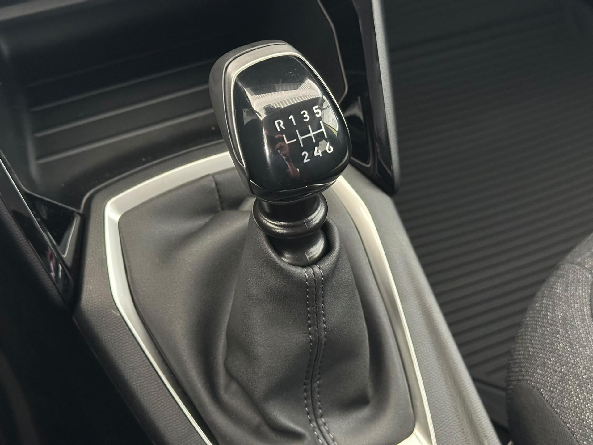 Peugeot 208 hatchback