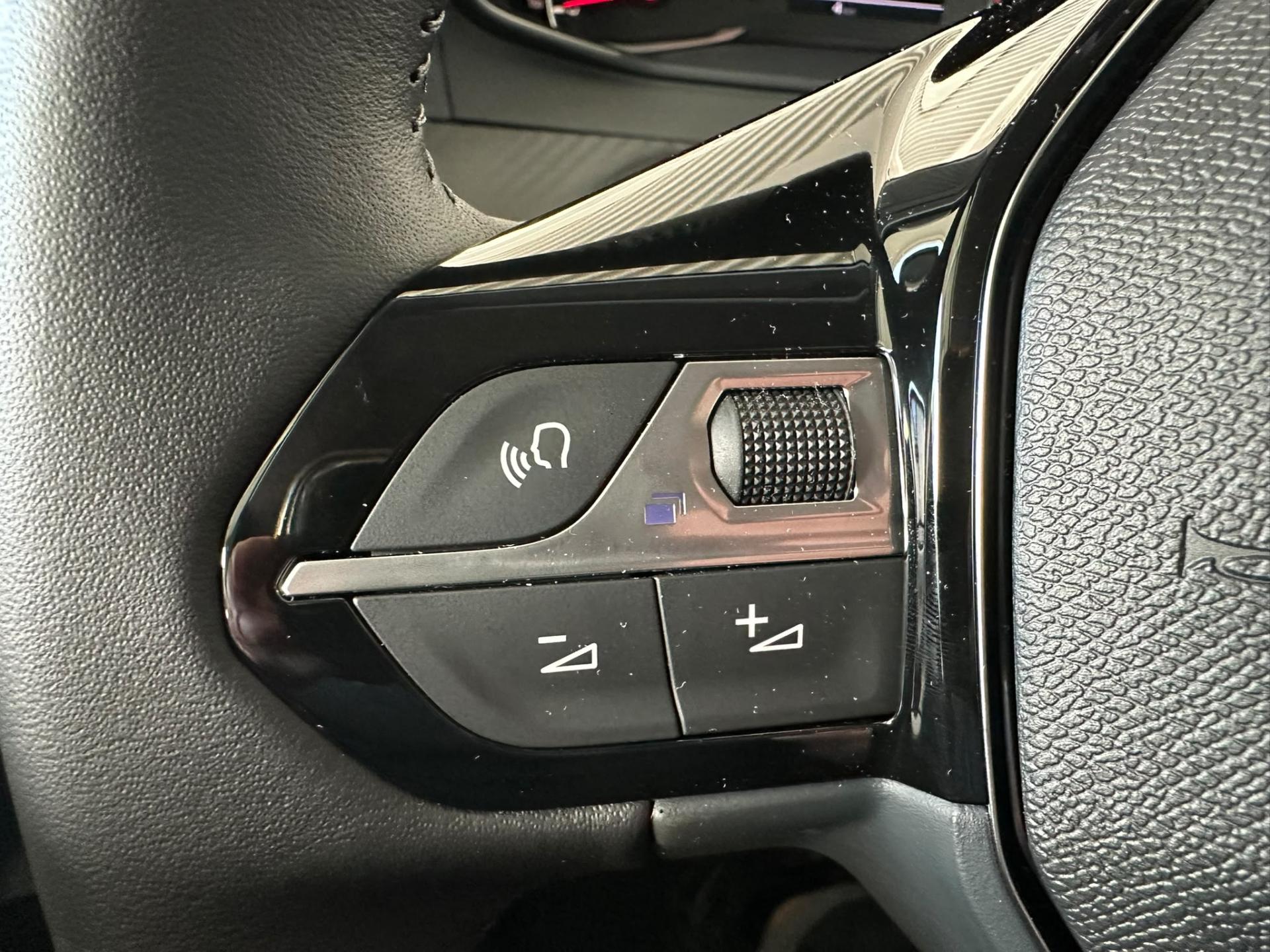 Peugeot 208 hatchback