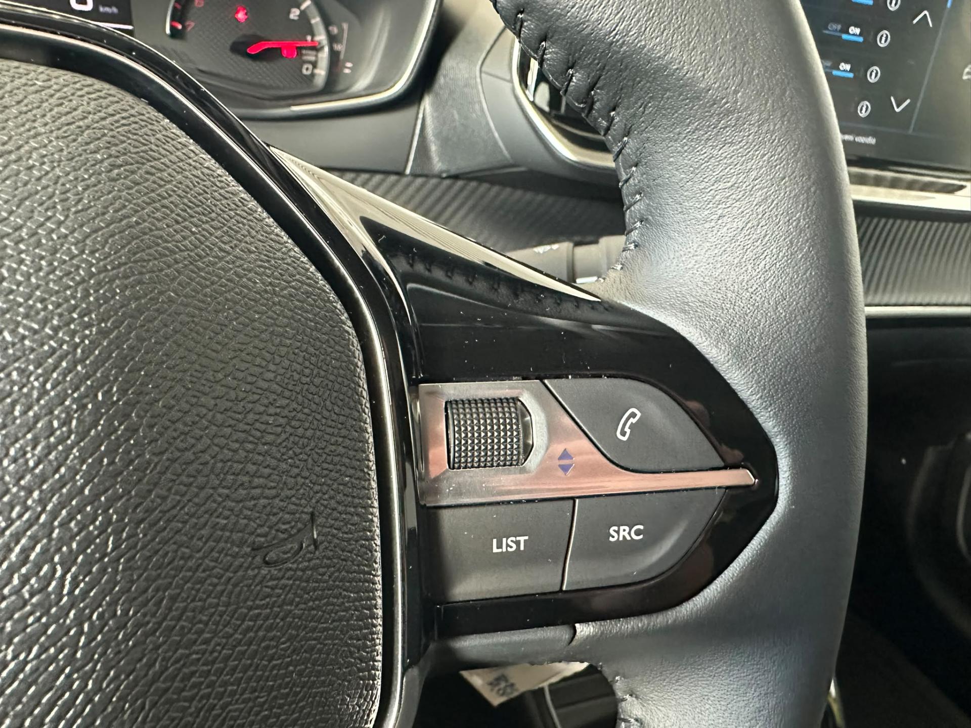 Peugeot 208 hatchback