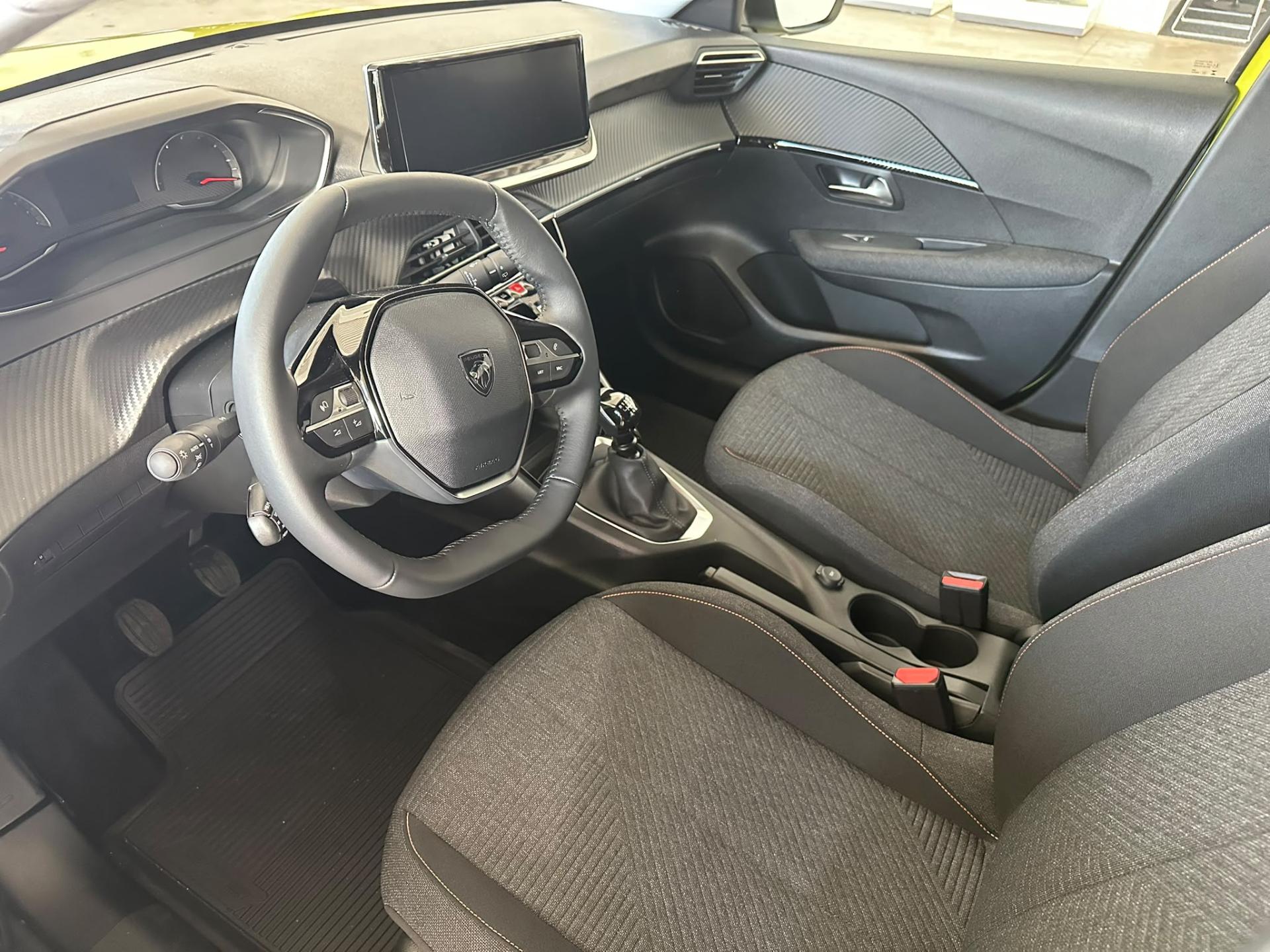 Peugeot 208 hatchback