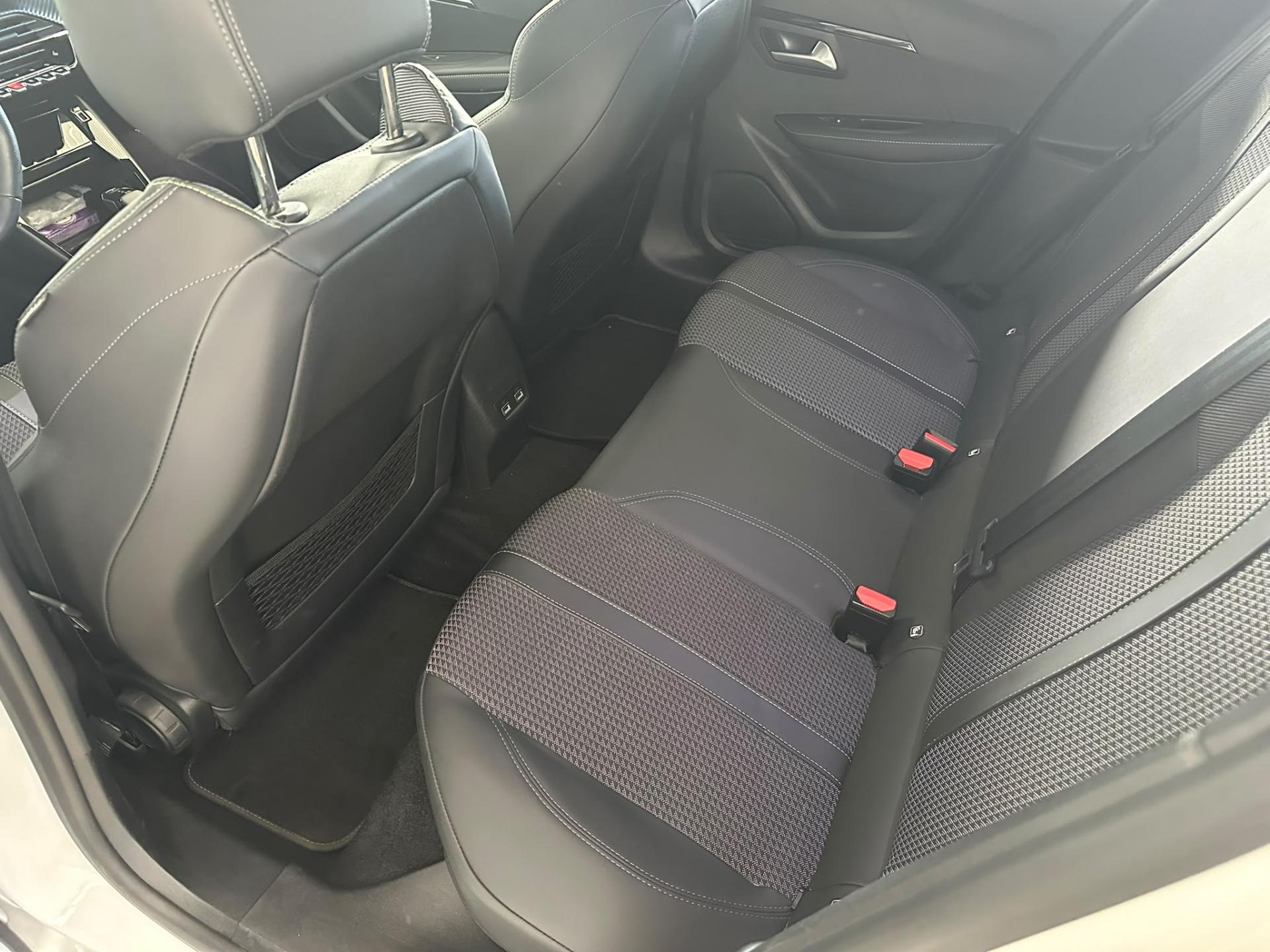 Peugeot 208 hatchback