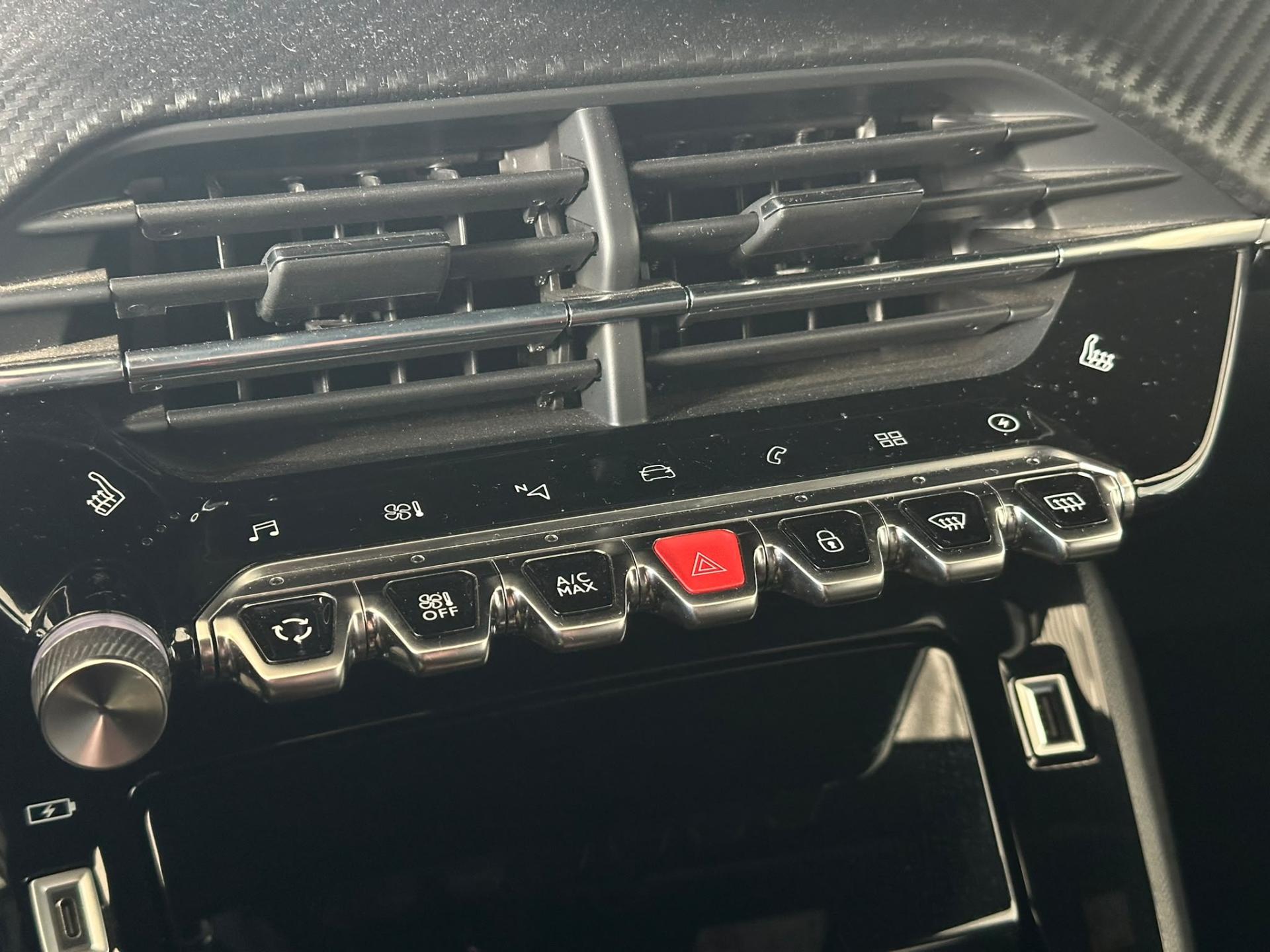 Peugeot 208 hatchback