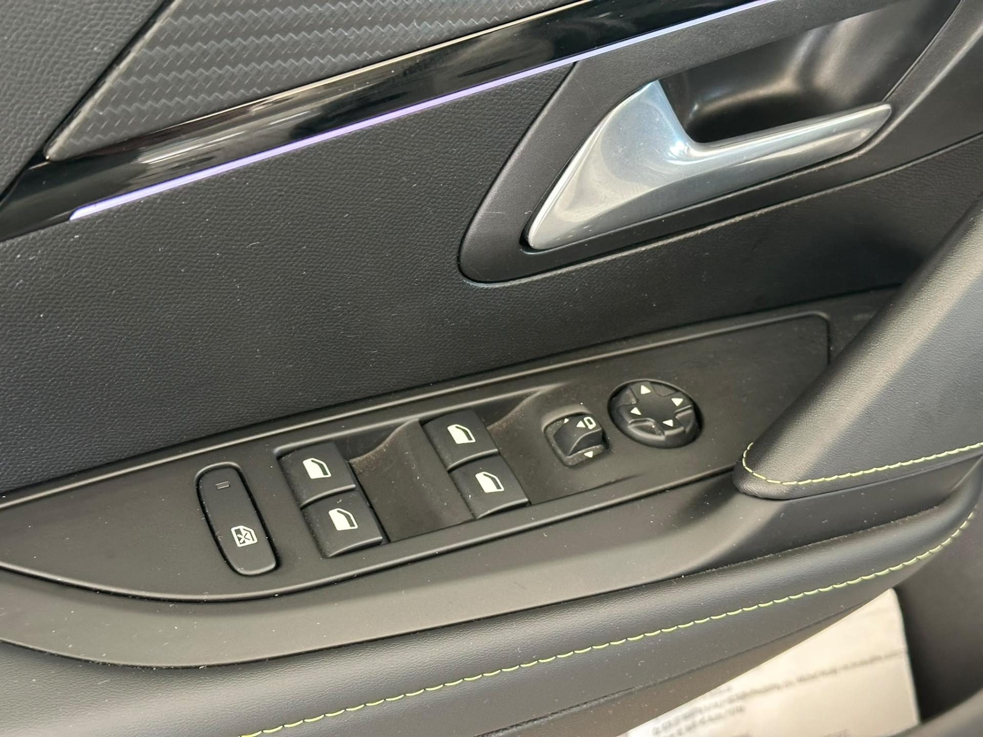 Peugeot 208 hatchback