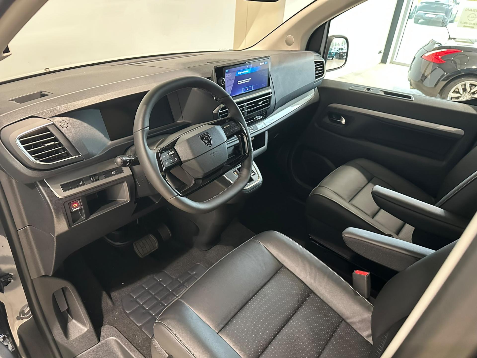 Peugeot Traveller MPV